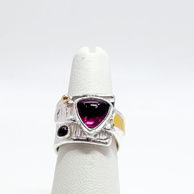 Boiler chip texture deckled crotch hugger ring with triangle rhodolite garnet & 4mm garnet