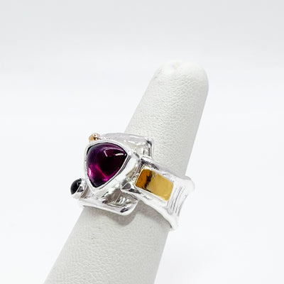 Boiler chip texture deckled crotch hugger ring with triangle rhodolite garnet & 4mm garnet