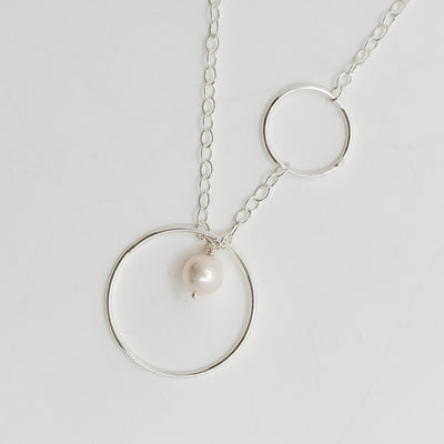 Short circle lariat necklace with white pearl