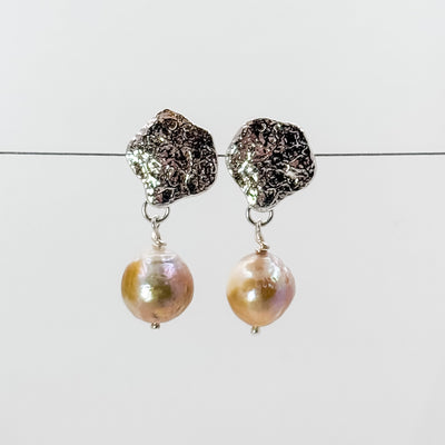 Smashed top earrings with champagne baroque pearls