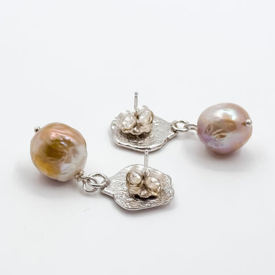 Smashed top earrings with champagne baroque pearls