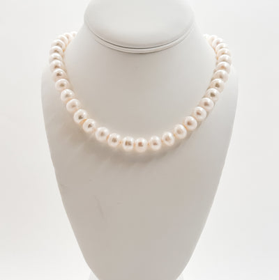 White Pearl Double Swirl necklace